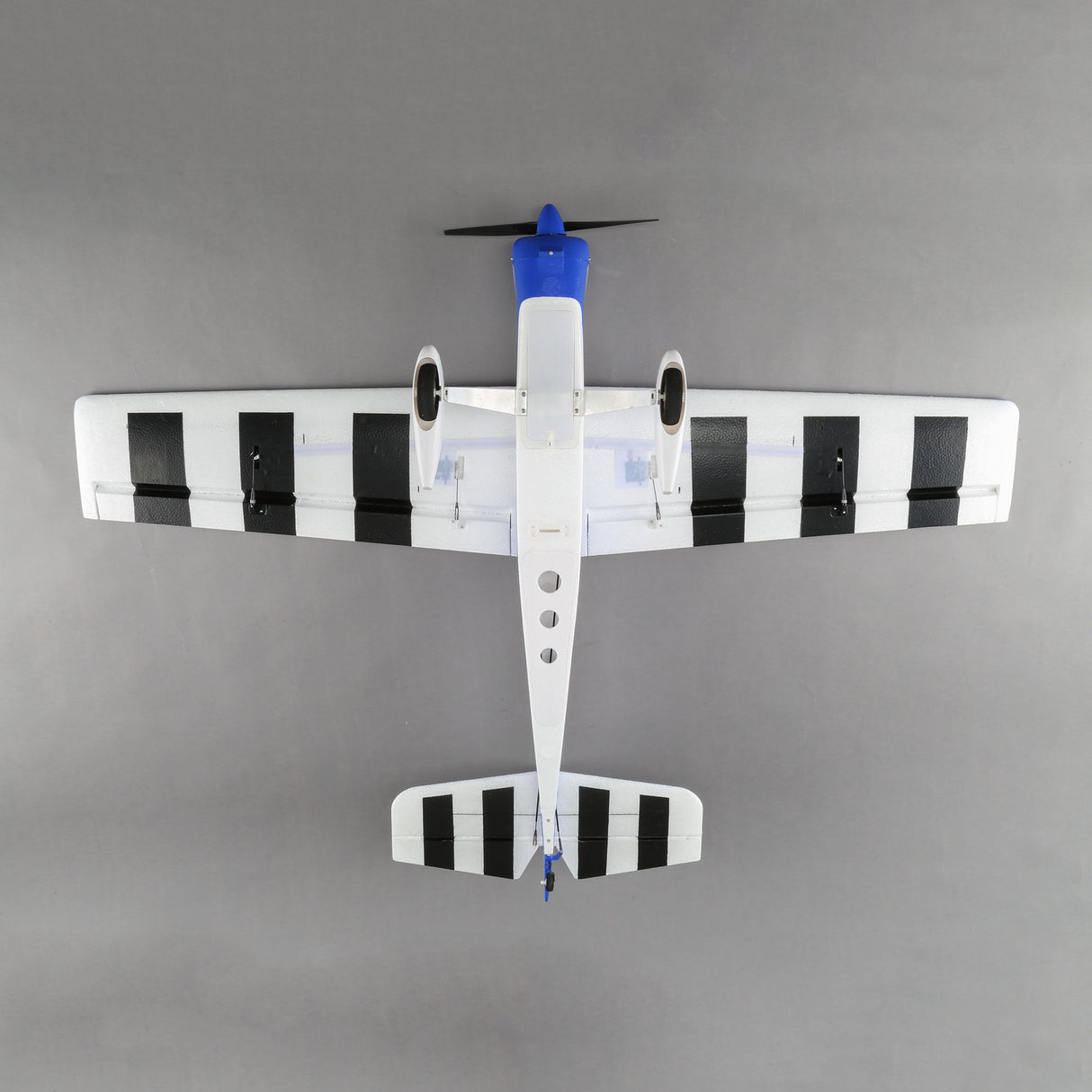 E-FLITE VALIANT 1.3M